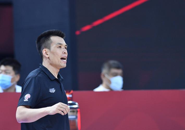 cba中职篮北京首钢王骁晖是退役做教练而方硕是队员兼任教练