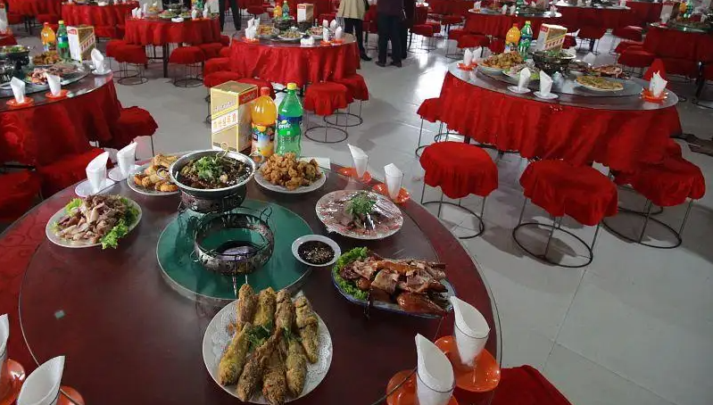 农村办酒席怎么选白酒?首选这5款,高品质高性价比,大气有面子