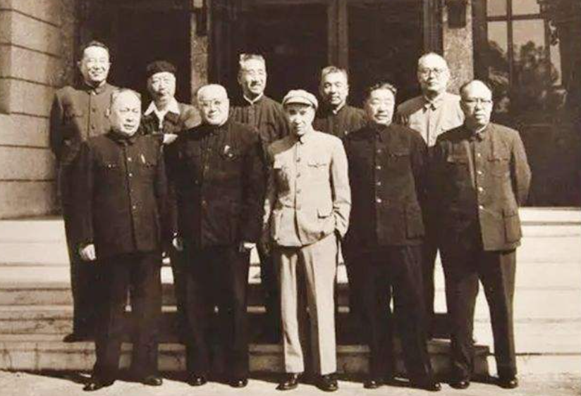开国十大元帅名单：朱德、彭德怀、林彪、刘伯承、贺龙、陈毅、罗荣桓、徐向前、聂荣臻、叶剑英