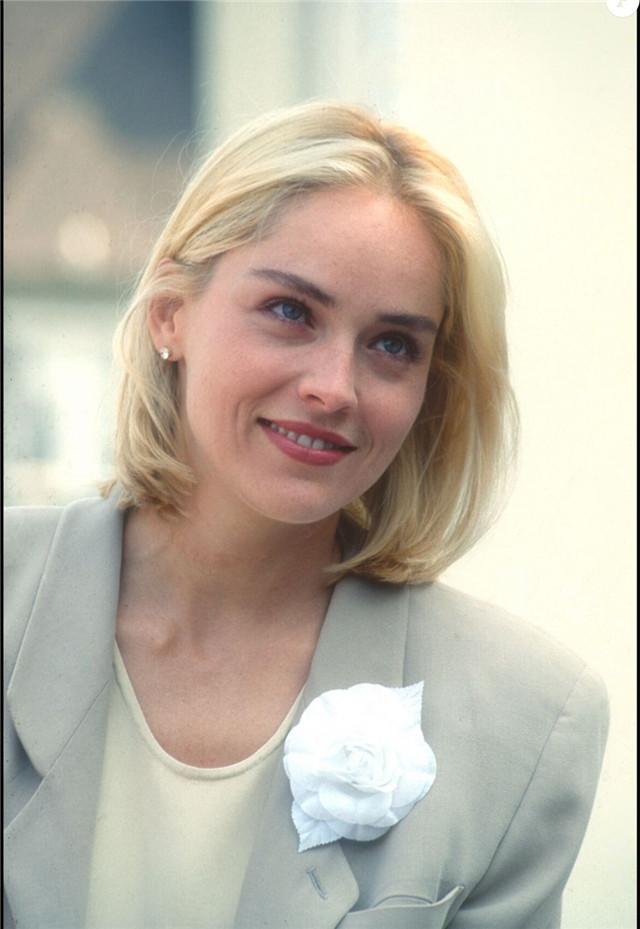 美国女星莎朗斯通:曾说汶川地震是"报应",因为疫情失去了家人