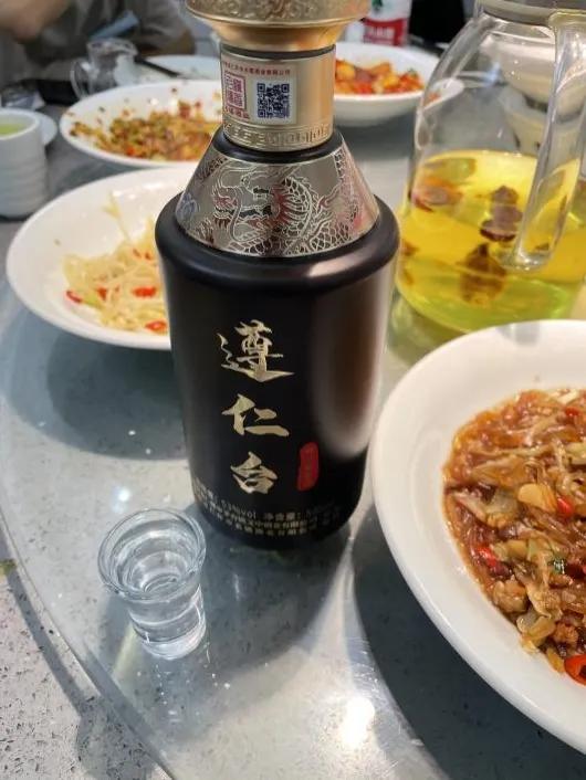 过年送礼白酒推荐（过年送什么白酒性价比高）