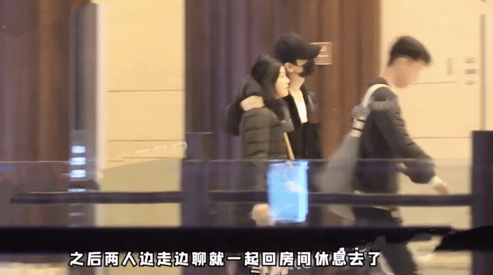 陈妍希晒全家福为儿子庆生，被赞与陈晓有夫妻相，星星英文名曝光