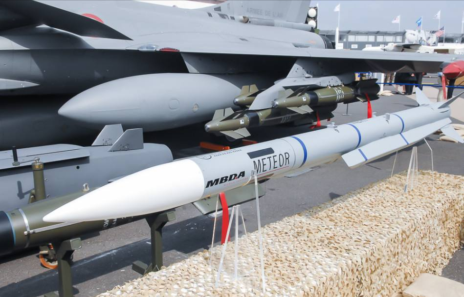 "流星"空空导弹第三名:俄罗斯r-37m空空导弹r-37m导弹是俄罗斯在之前