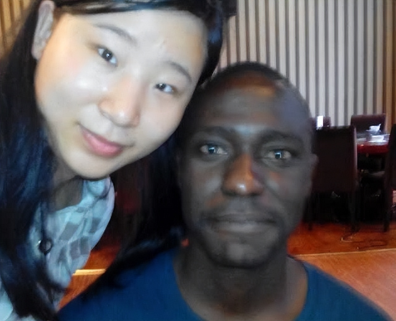 2015年河南女大学生嫁非洲生2娃，老公是皇室后代，丈母娘很满意