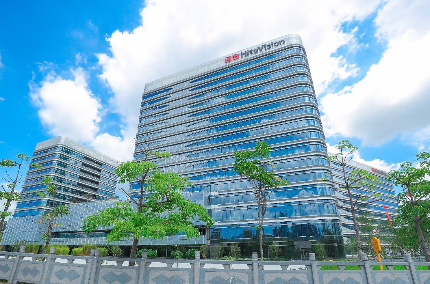 鸿合科技等上半年业绩预增 鸿合科技经营质量快速发展--玛尚财经