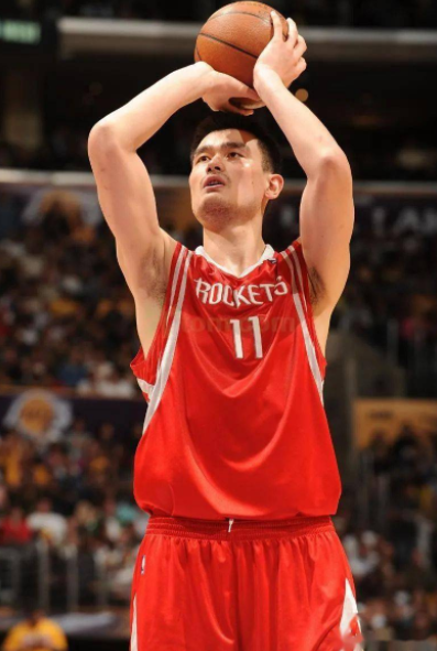 nba有哪些罚球准的中锋(内线之光！作为中锋来执行技术罚球，姚明是罚球最准的中锋吗？)