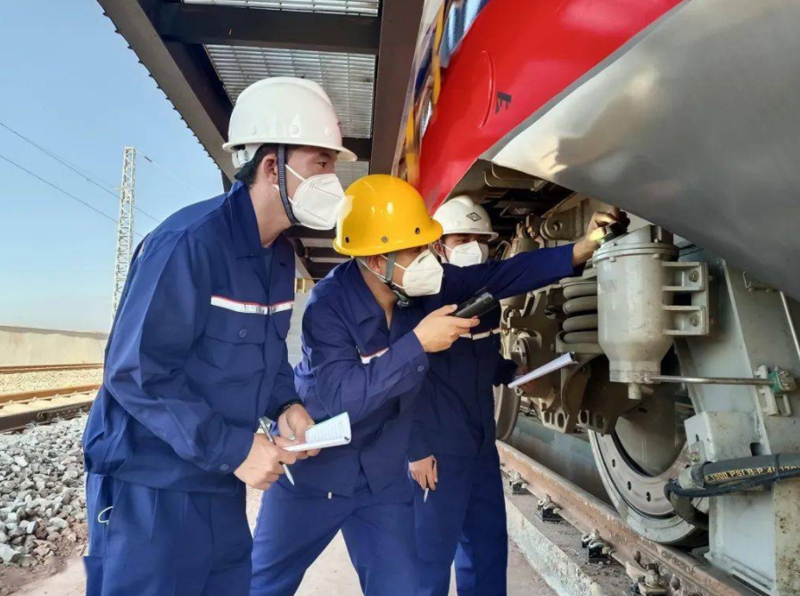 铁路局迎来“春招”，岗位多要求低，专科生不容错过