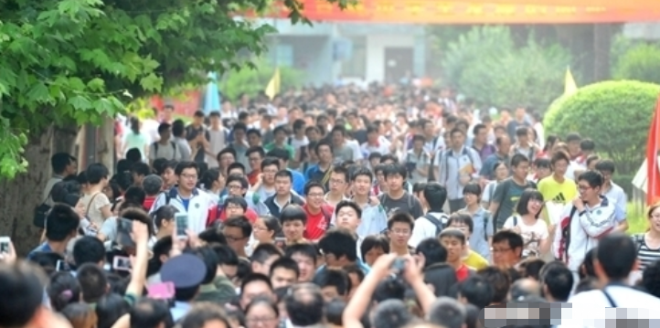 16年前，那个高考故意交白卷的河南“零分少女”，如今怎样了？