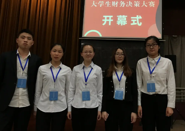 高考填报志愿，学会计的3个好处和2个弊端，考生需提前知晓