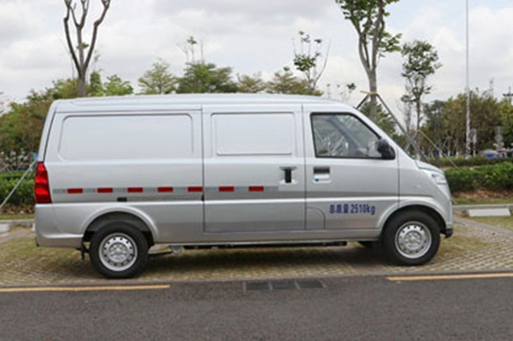 比亚迪v3新能源面包车采用全球首款刀片电池，你值得拥有