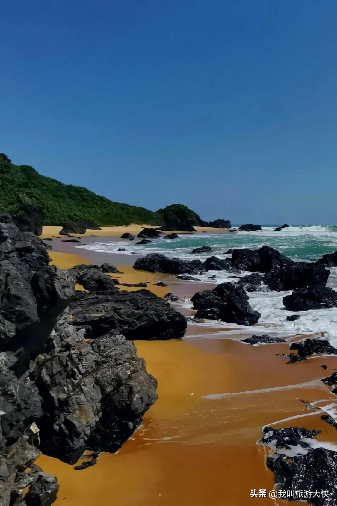 万宁山钦湾，这里有最独特的海石景观。