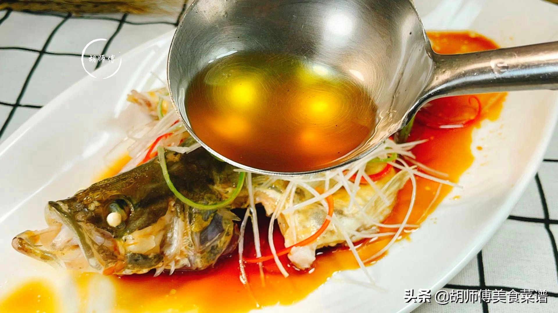 無論蒸什麼魚，這種調料不能放，很多人都會放，難怪魚肉又老又腥