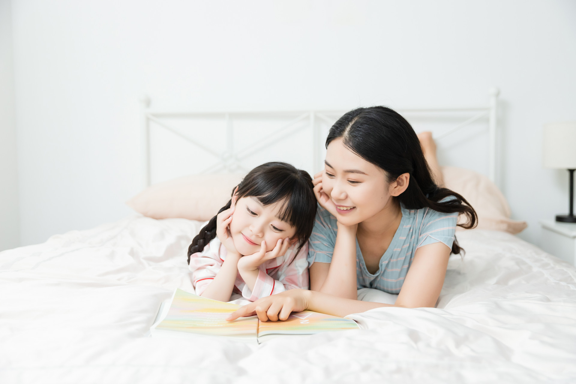 孩子学习优秀又省心，妈妈分享“鸡娃”经验：三四岁起做好一件事