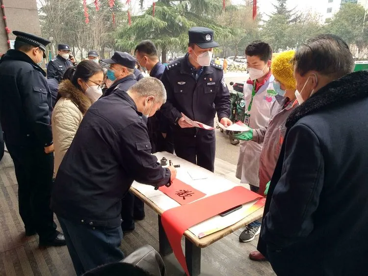 西安公安长安分局开展“三送一访”亲民暖民活动