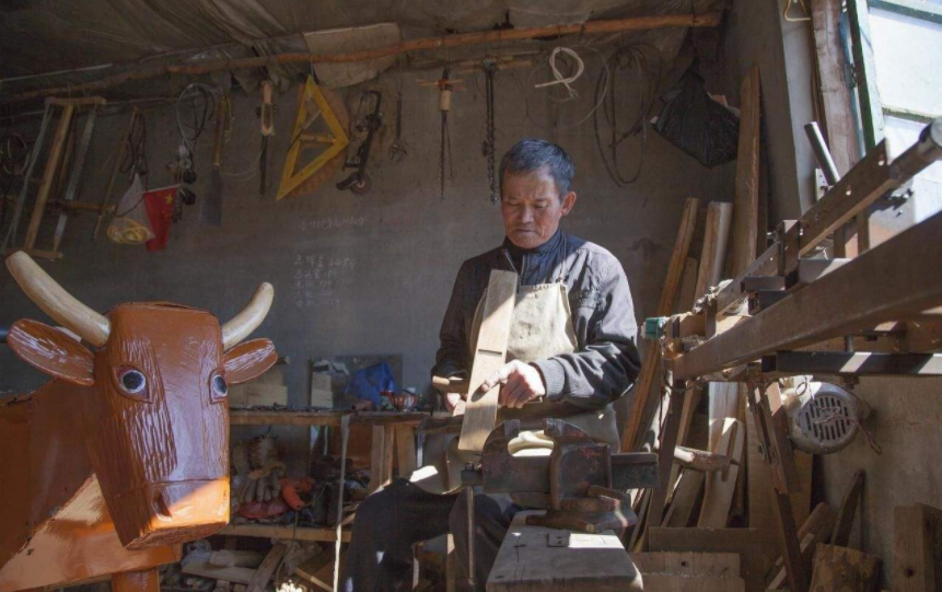 农民李景阳：8年造出电动“木牛流马”，载千斤重物，获发明专利