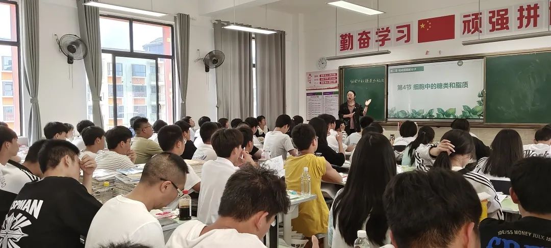 遵义长水新航高级中学：“青年教师汇报课”赋能教师专业高效成长