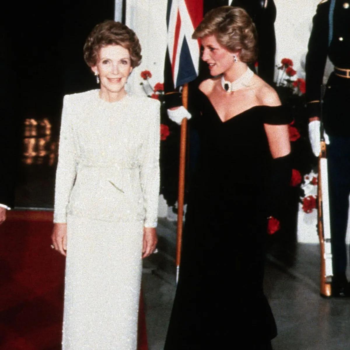 美国有影响力的第一夫人们穿过的最昂贵和最有争议的服装