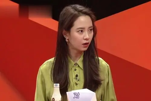 杨颖因生理期被嘲不敬业,宋智孝却圈粉无数,后因造型遭南韩网暴