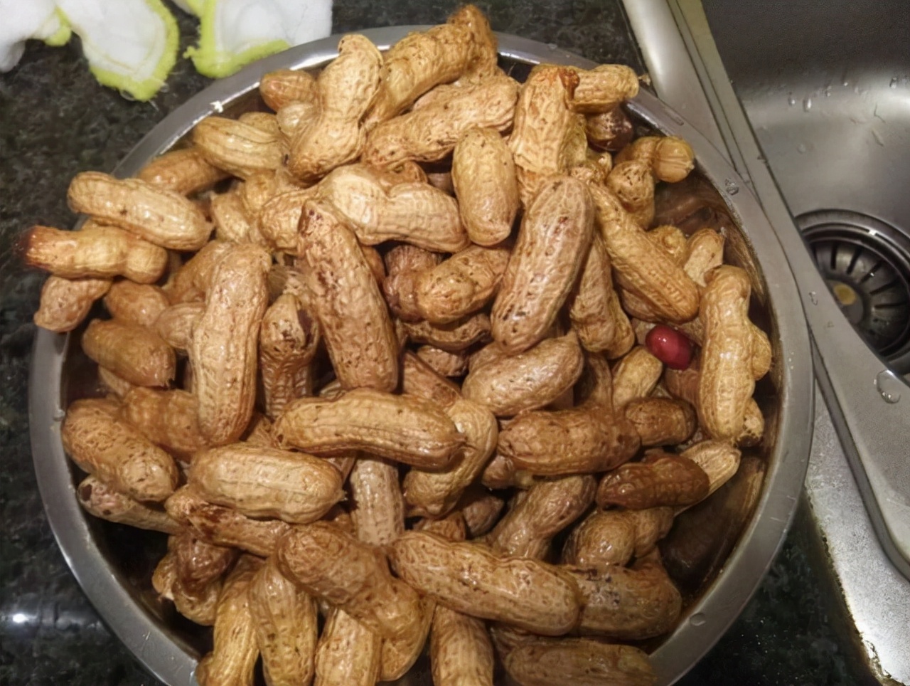 吃生花生和吃熟花生，有什么区别？都对身体有哪些好处？不妨看看