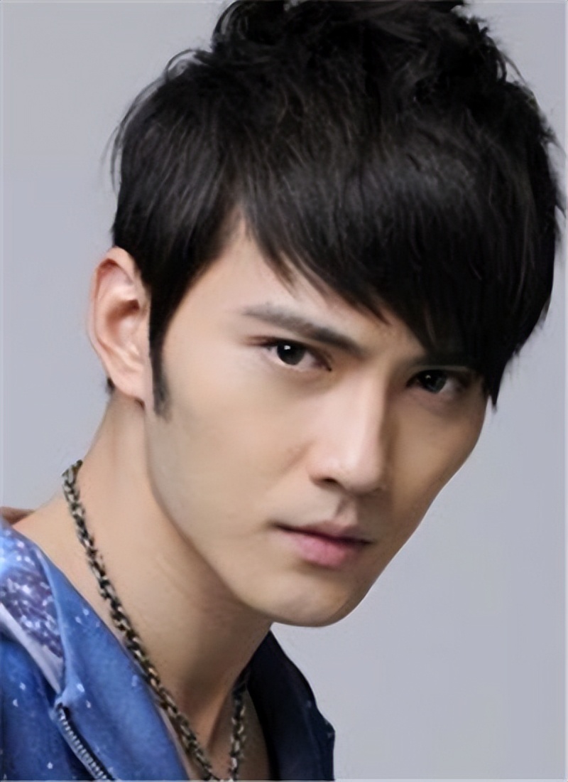 10位长得像“混血儿”的男星，个个明眸皓齿，实打实的中国美男子