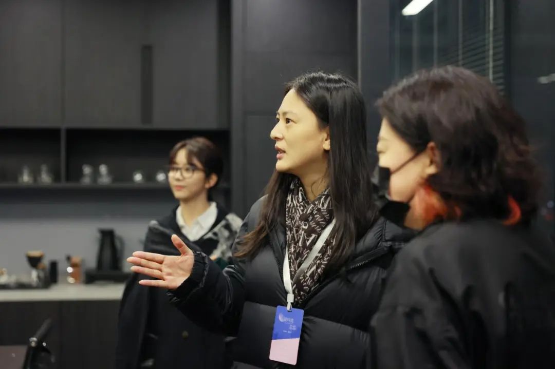 如何为普通人做剧？从《请叫我总监》说起｜对话黄澜