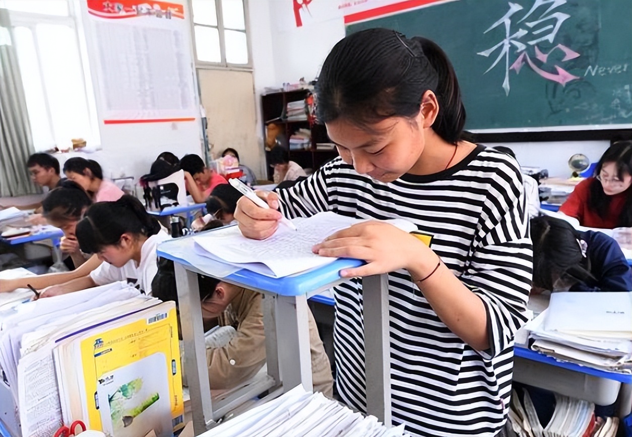 高中生应选“走读”还是“住宿”？选错高考或差50分，理由很现实