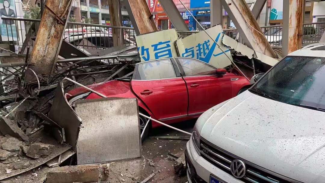 结构安全鉴定 不容忽视 || 东城世博广场天桥突发坍塌