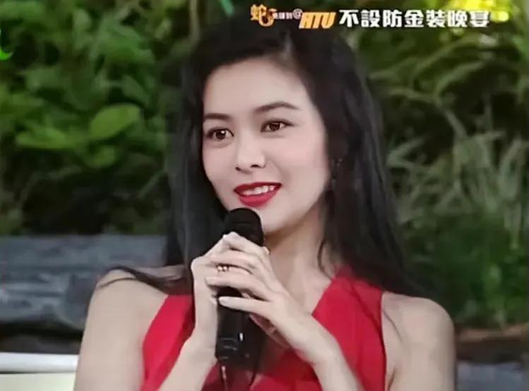 看了她们，才知道什么叫“自带清纯校花脸”，有些气质真是天生的