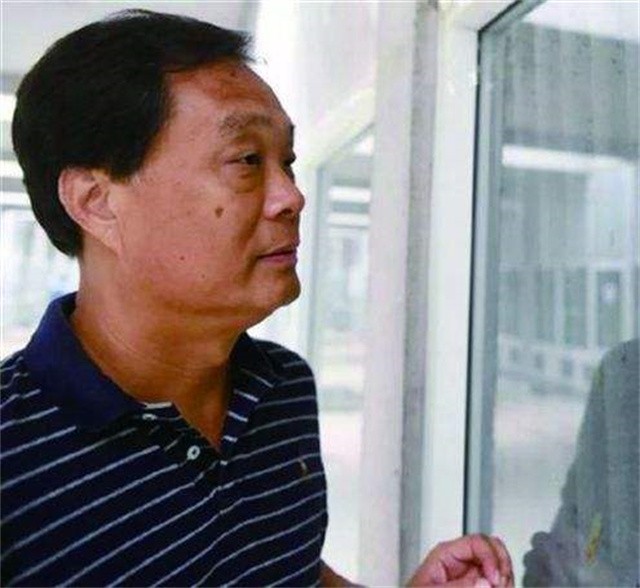 辞去公务员上山养蟑螂，10年养殖40亿只，李延荣如今收入百亿