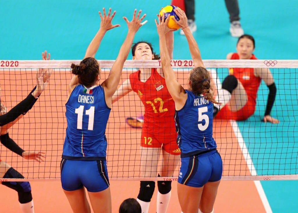 7月4号消息逆转美国队！中国女排晋级世界总决赛