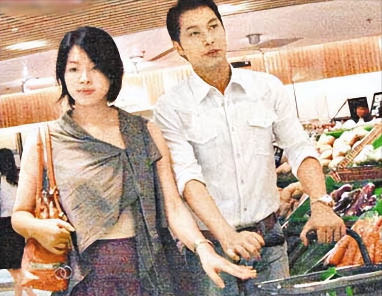 谭耀文老婆Fiona，嫁演员恩爱18年，婚后儿女双全，幸福不已