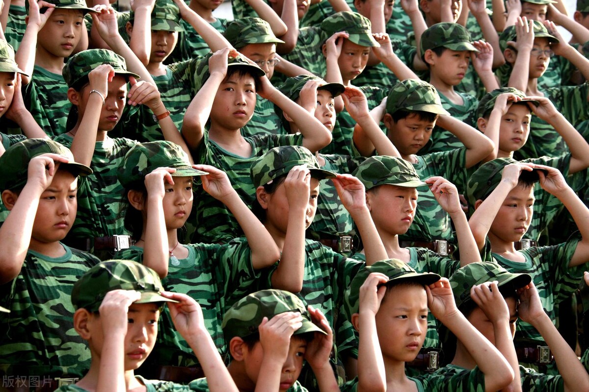 应届大学生入伍后，想在部队里发展，有哪些出路可以选择呢？