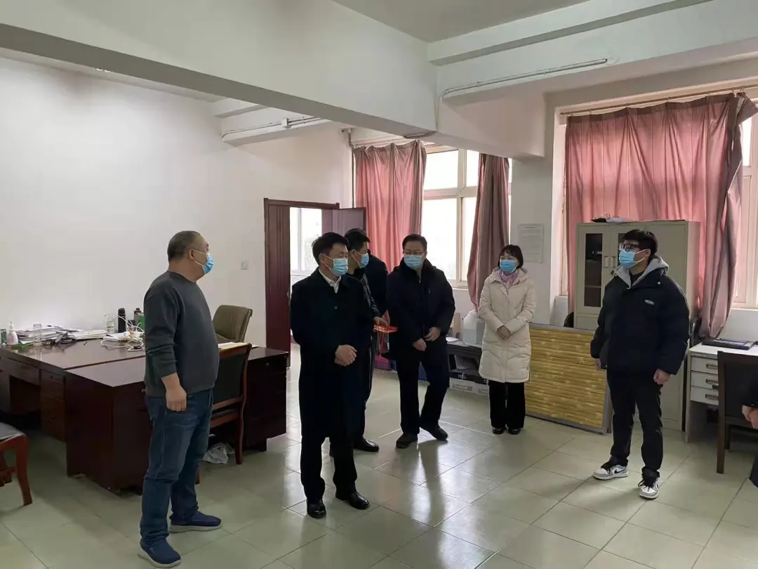 暖心！北关法院院长李春旺春节前带队看望慰问干警
