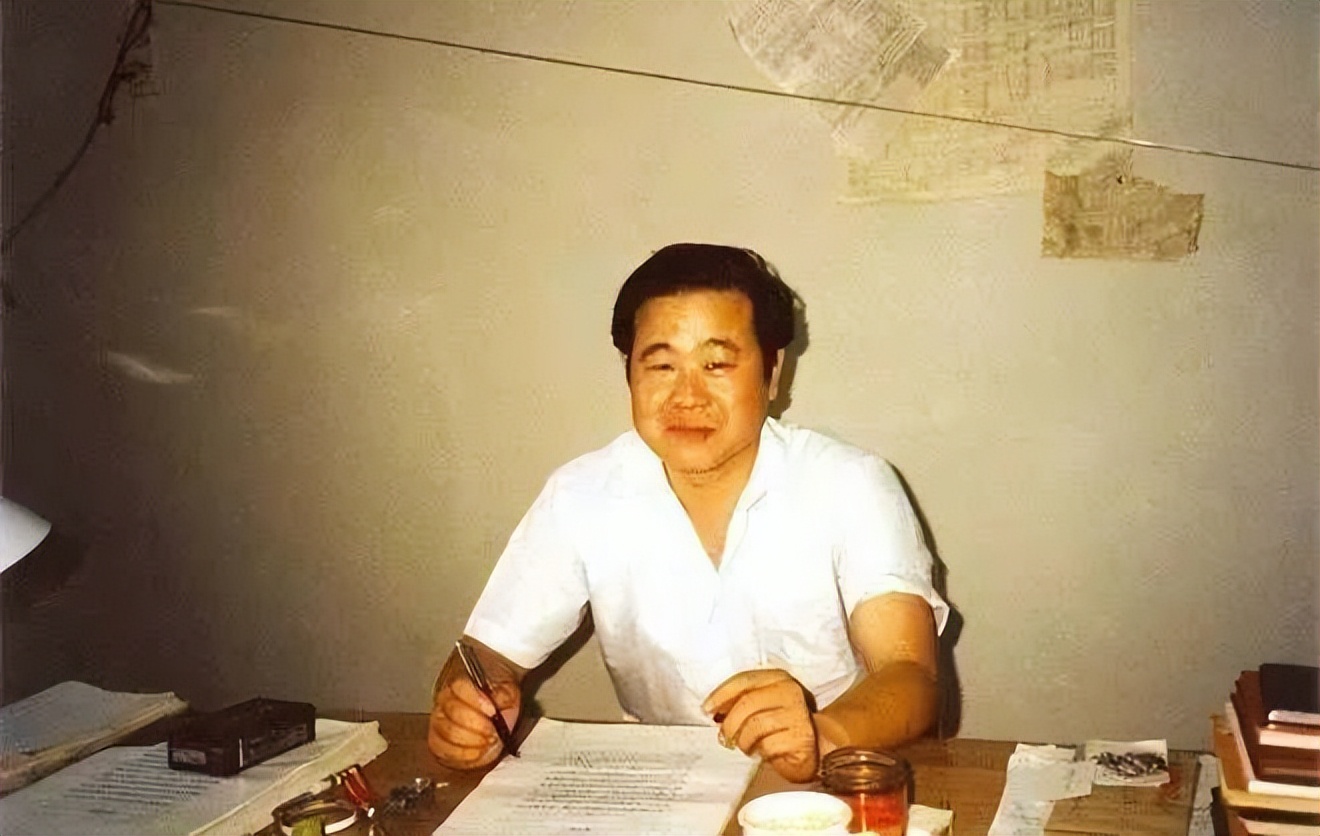 诺奖作家莫言：小学二年级毕业的妻子，是我掌心里的宝