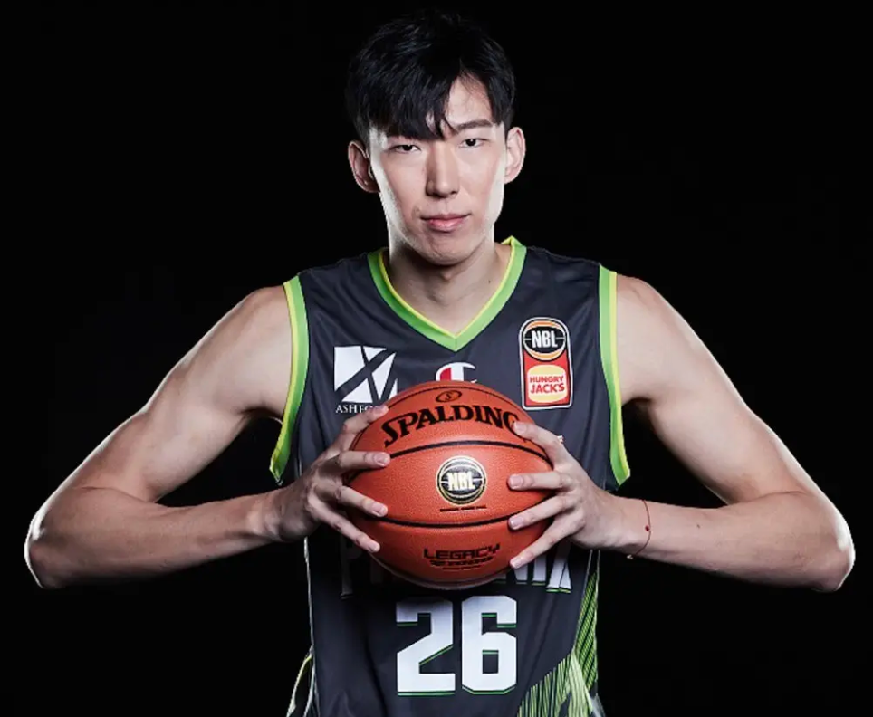 为什么中国人拒绝nba(周琦“拒绝”NBA邀请原因曝光！心系中国男篮，遭球迷的冷嘲热讽)