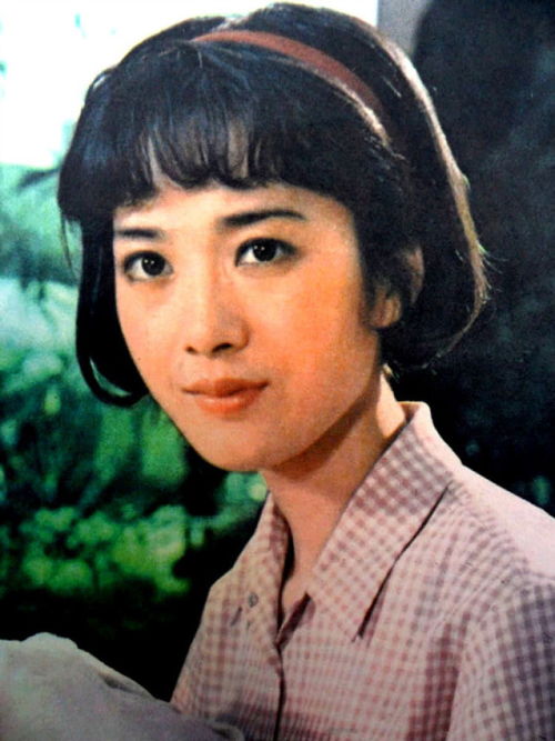 80年代第一美女龚雪,因"流氓案"断送事业,远走美国后过得如何