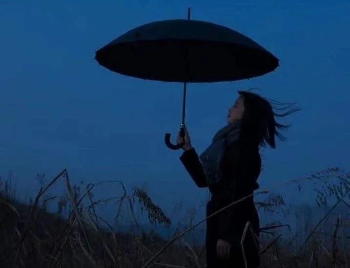 只有经历过生死的人才能看透整个人生，她才是真正的开悟