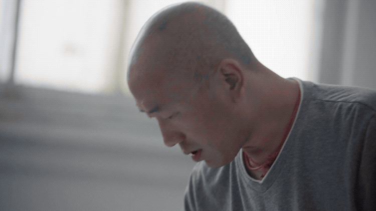 自称“野路子”出身，他却拍出口碑异常火爆的神片