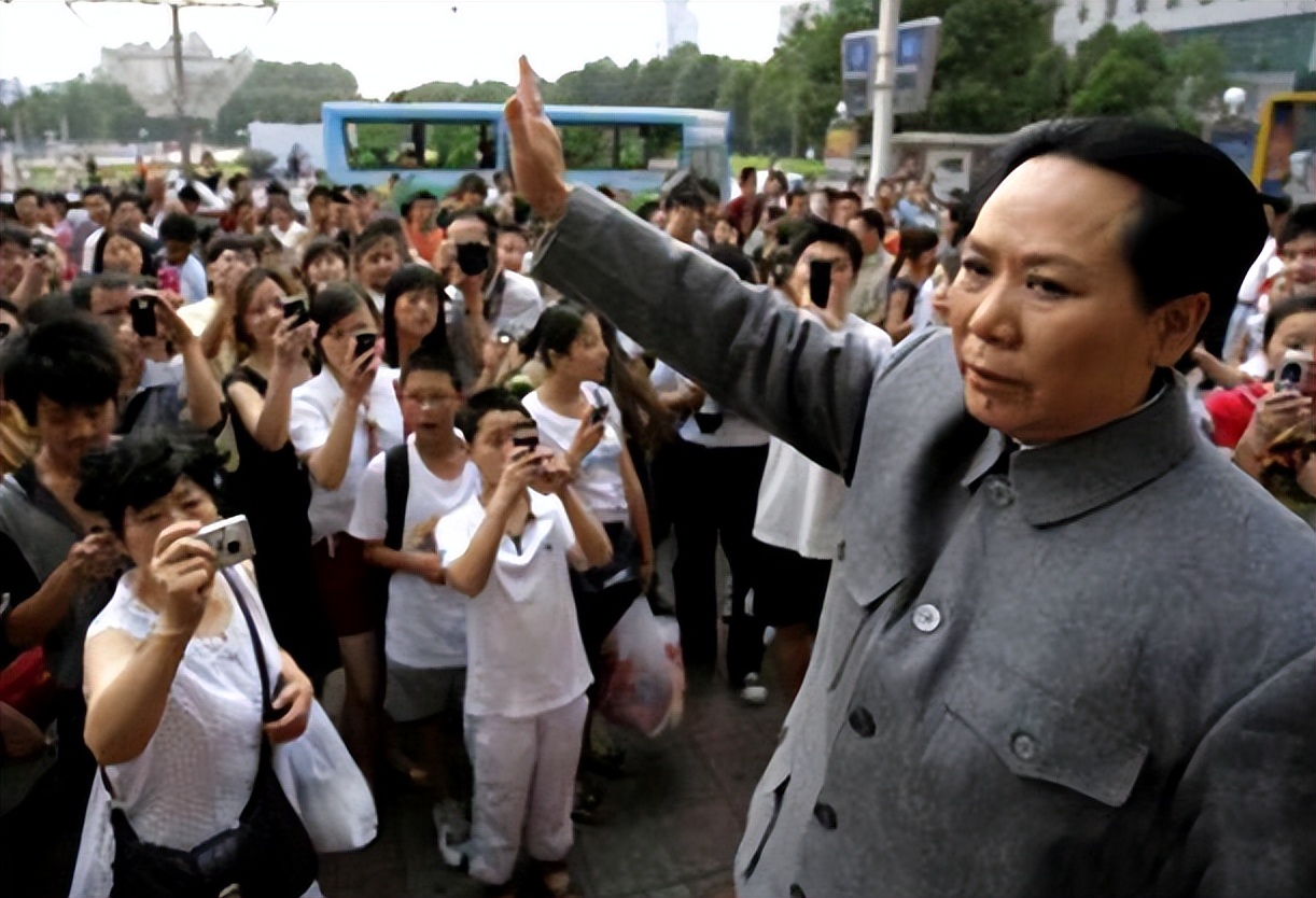 太像了，中国演毛泽东最牛的9个演员，唐国强仅排第2，张铁林倒数