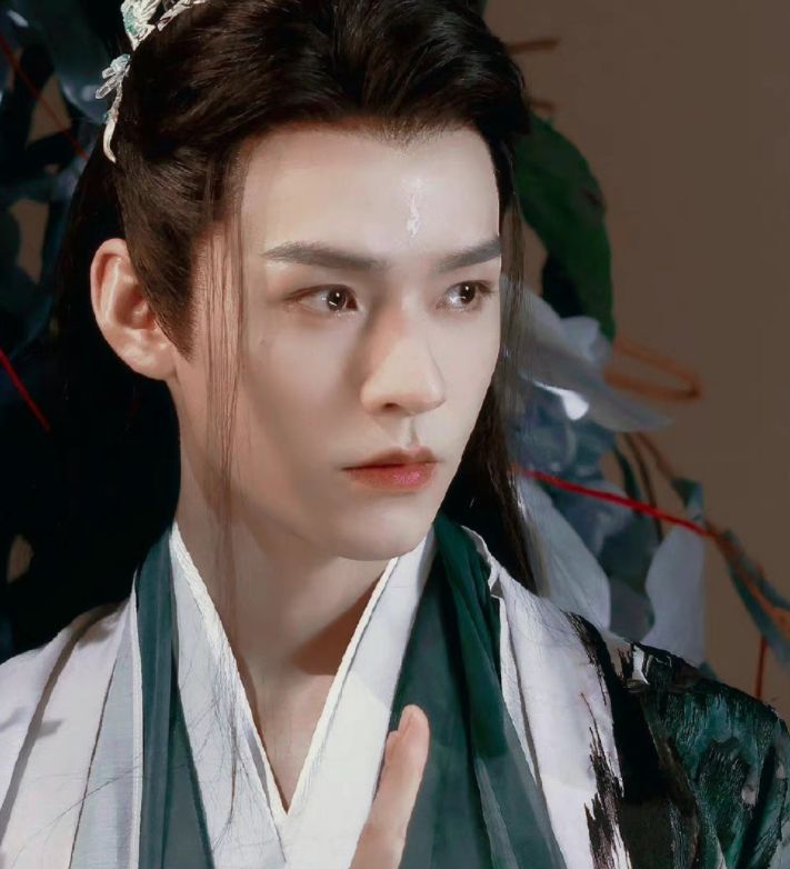 杨幂龚俊狐妖小红娘定妆公布，被网友怒喷：和原作毫无关系