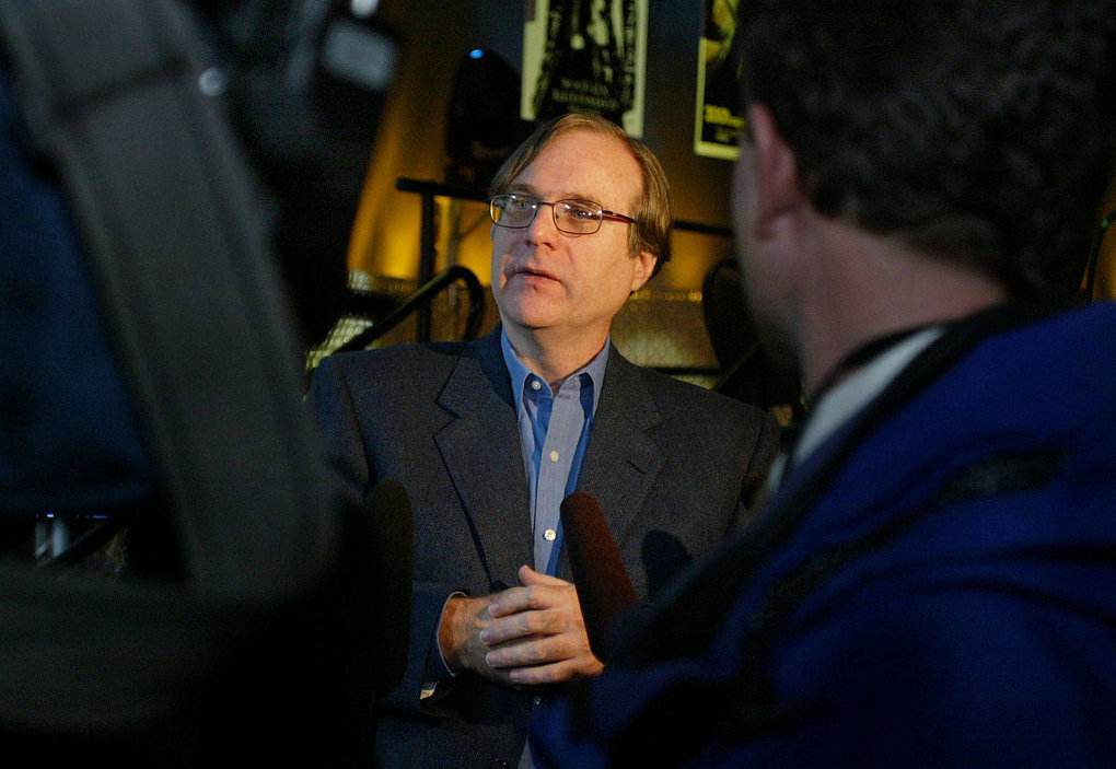 坐拥1500亿的富豪，没有老婆没有后代，捐一半财产，剩下留给姐姐