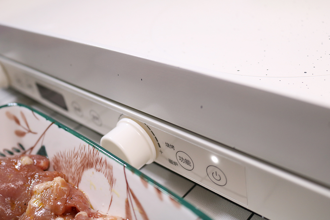 登上饭桌的移动灶台 用乐视嗨烤盘才知道在家吃烤肉到底有多香