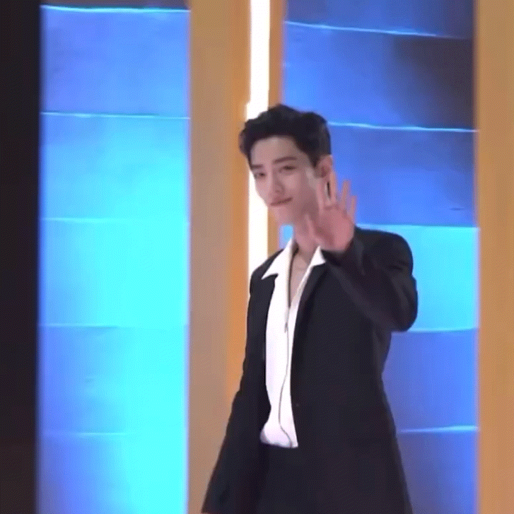 肖战他可真帅啊,帅到没边呀,这身材比例可太完美了