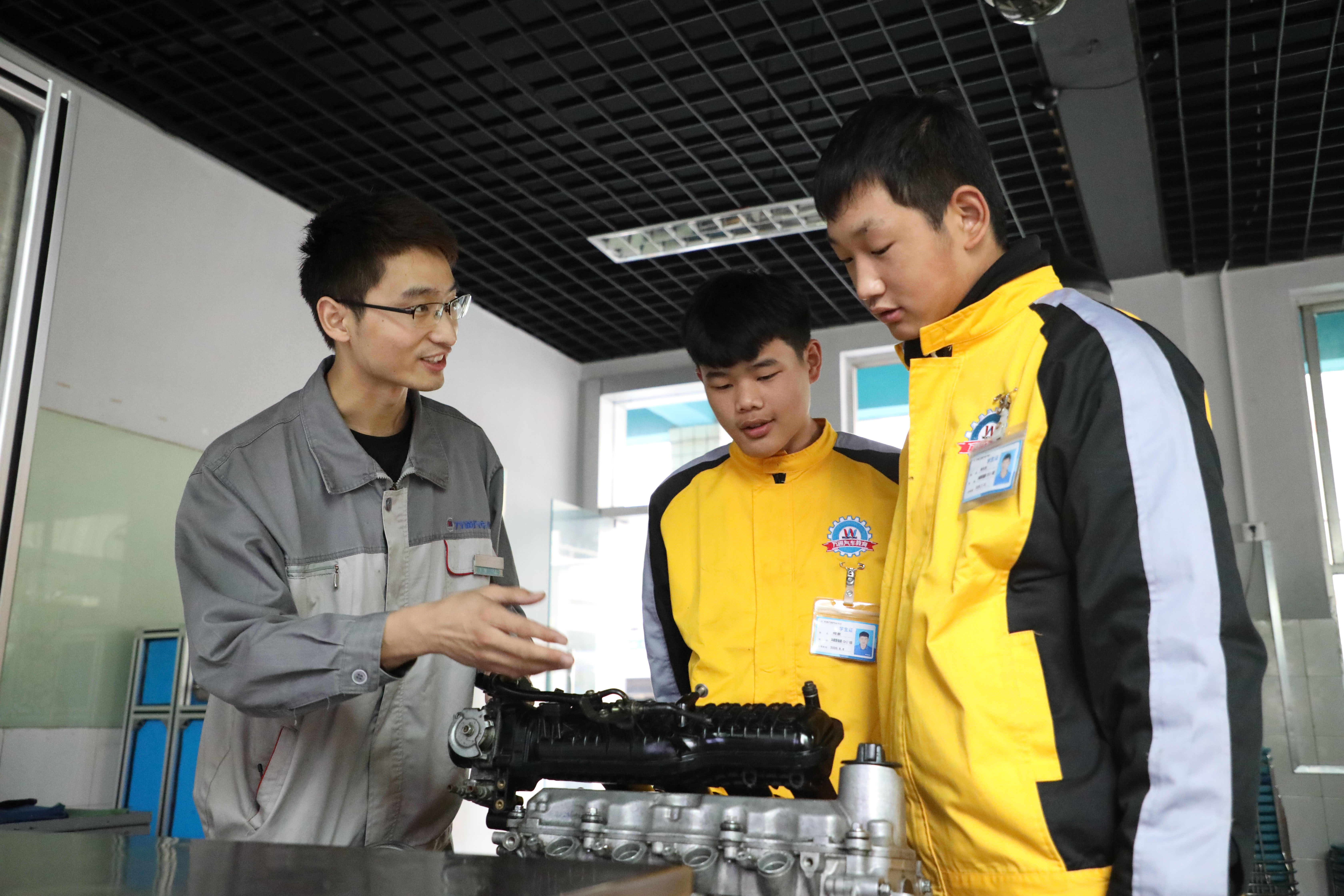 教师风采 | 王贺：有“颜”有“料”，以匠人之心培育技能学子