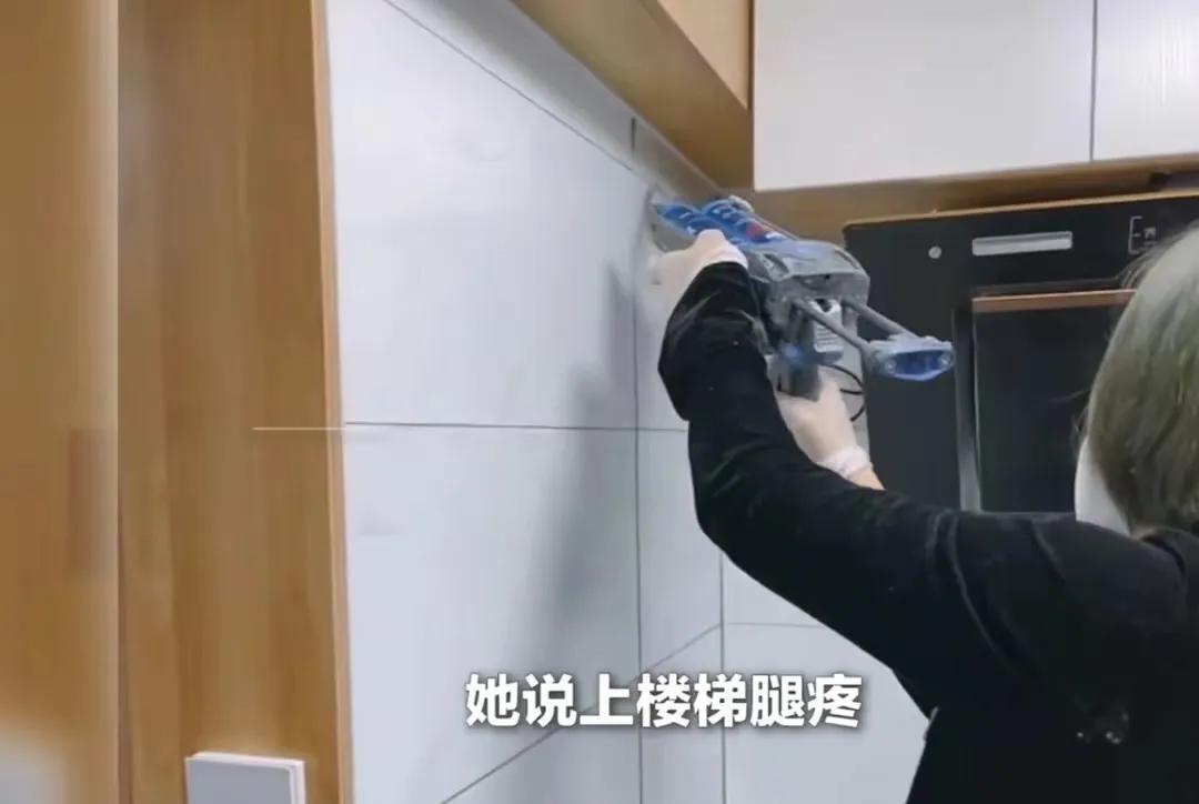山东一位女主，装修20㎡车库给68岁母亲住，网友看后“炸锅”了