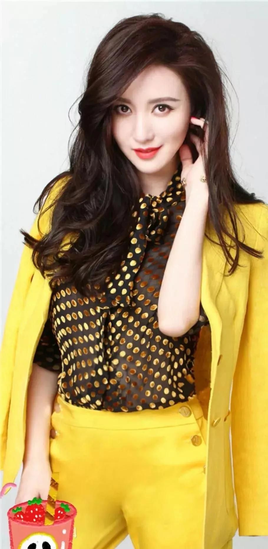 环球小姐中国区冠军张萌惊艳时光美照