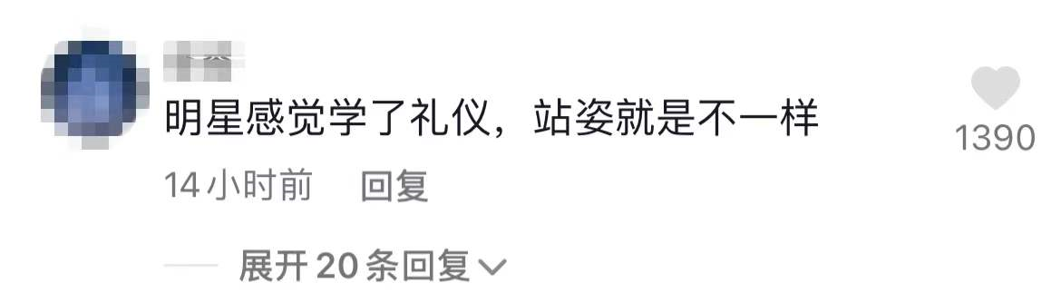 王鸥现身同母异父妹妹婚礼，主动帮服务员备茶水，热情合照无架子