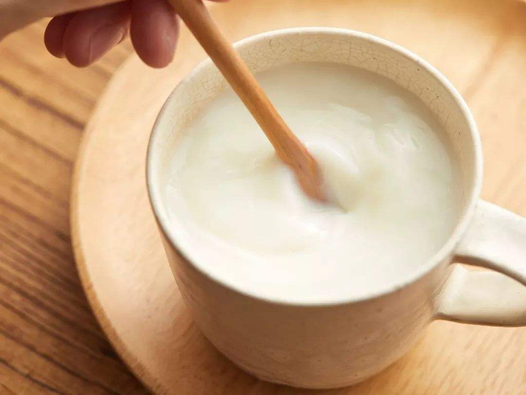 长达8年的研究：每天喝一杯牛奶，容易患乳腺癌？喝牛奶注意3点