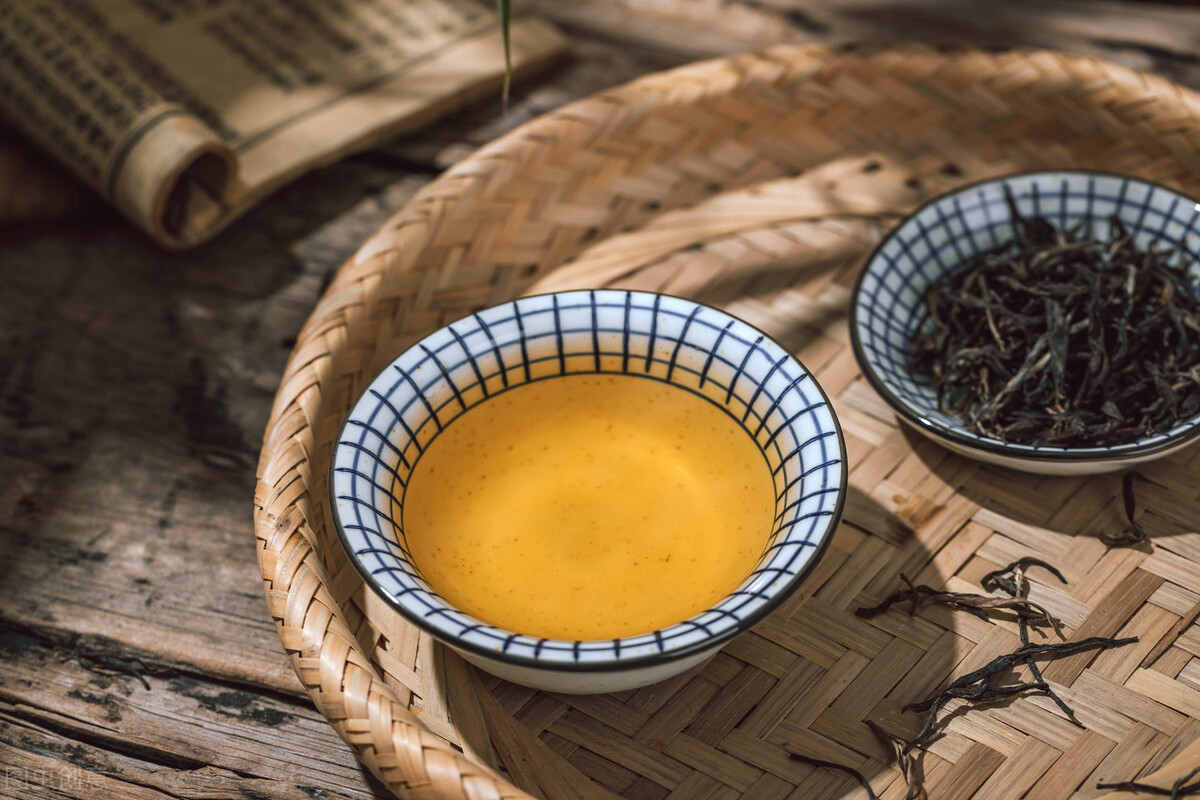 医生忠告：胃不好的人尽量少吃5种食物，否则可能会加重症状