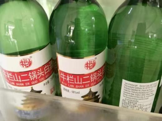 小饭店常见的几款白酒，其貌不扬价格低廉，实则是佳酿珍品